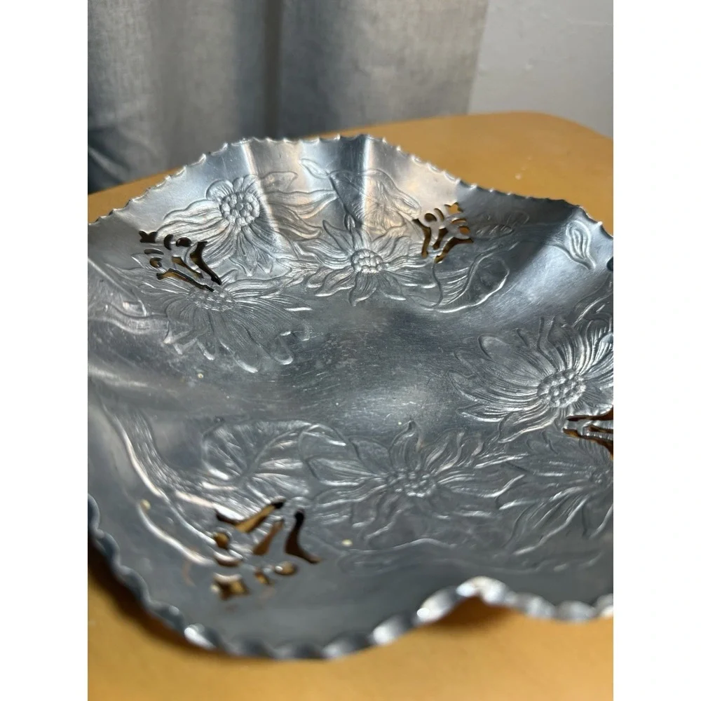 VTG Farber&Shlevin Inc. Hand Wrought 1705 Floral Aluminum Basket 7.25